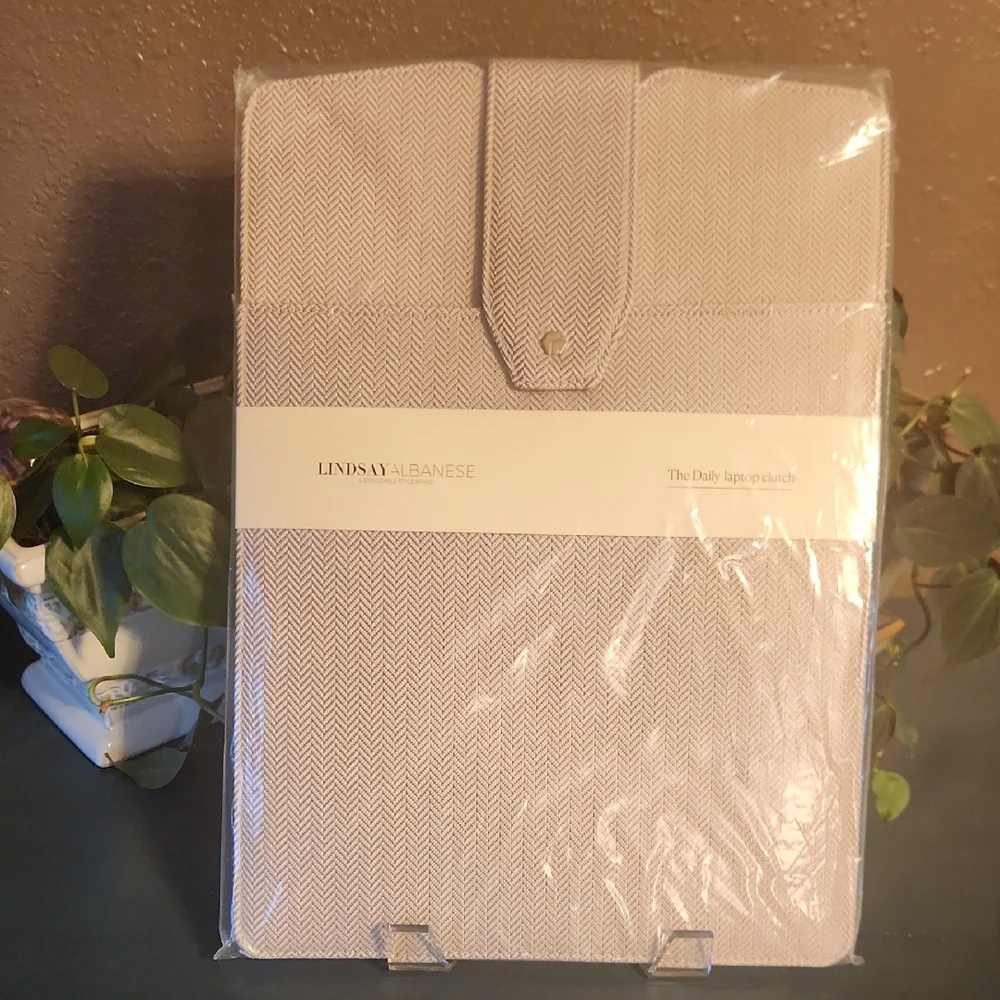 Lindsay Albanese Daily Laptop Clutch NIP Sealed